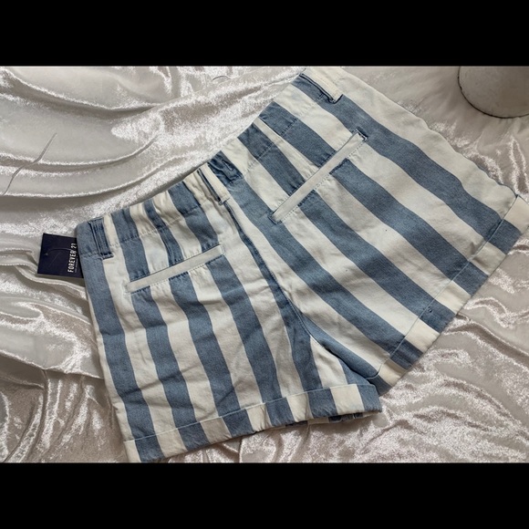 NWT Denim and white stripped cuffed shorts size 27 - Picture 9 of 13